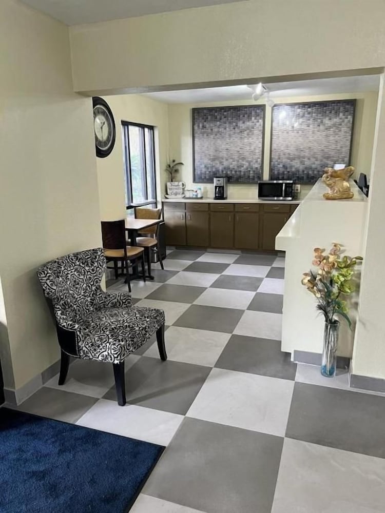 Guest Inn Lake City 8/29