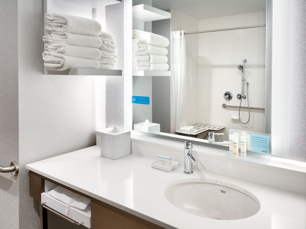 Hampton Inn Suites Anaheim Resort Convention Center 16/34