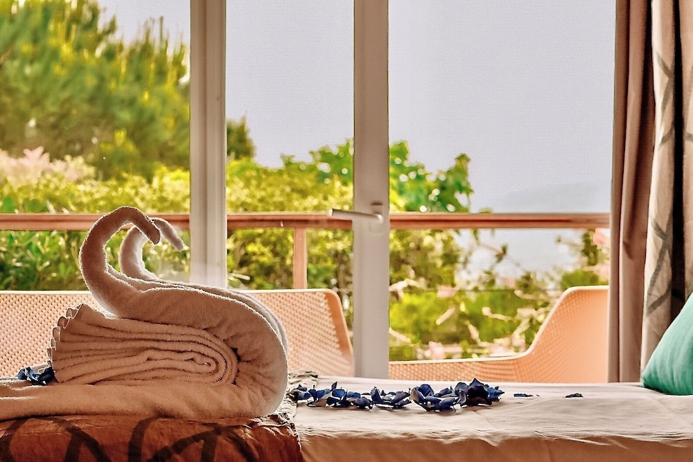 Alivi Di Santa Giulia Hotel 25/50