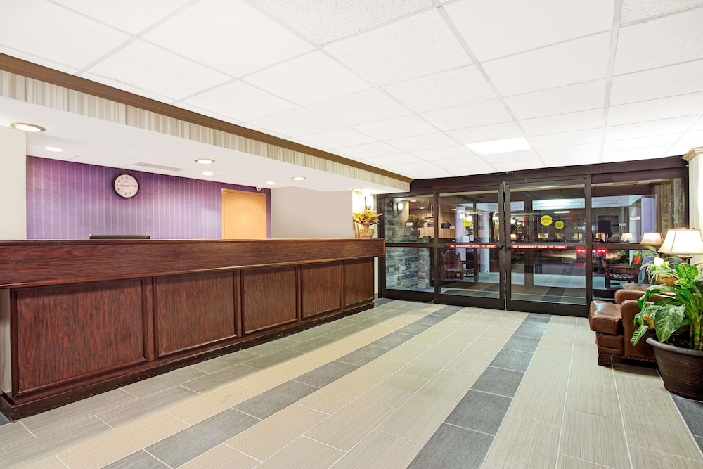 Days Inn by Wyndham Newport News City Center Oyster Point 7/22