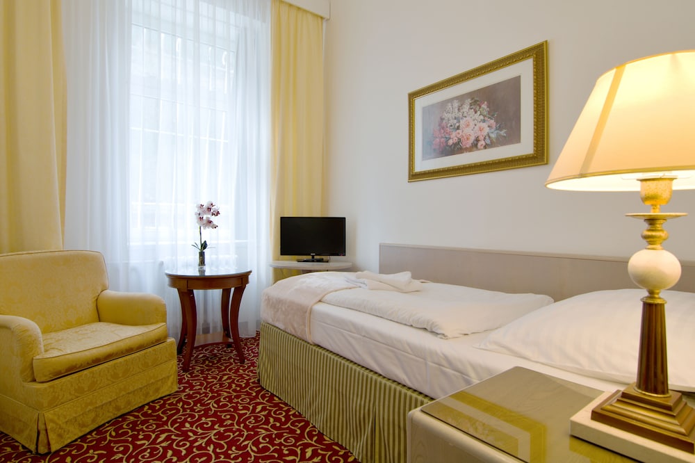 Hotel Romania 26/41