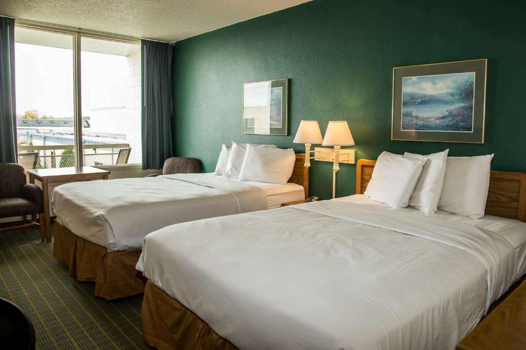 ROOM, 2 DOUBLE BEDS