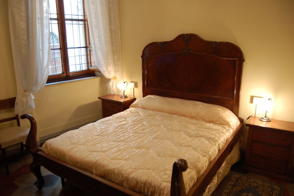 CITY, DOUBLE BED, PRIVATE BATHROOM