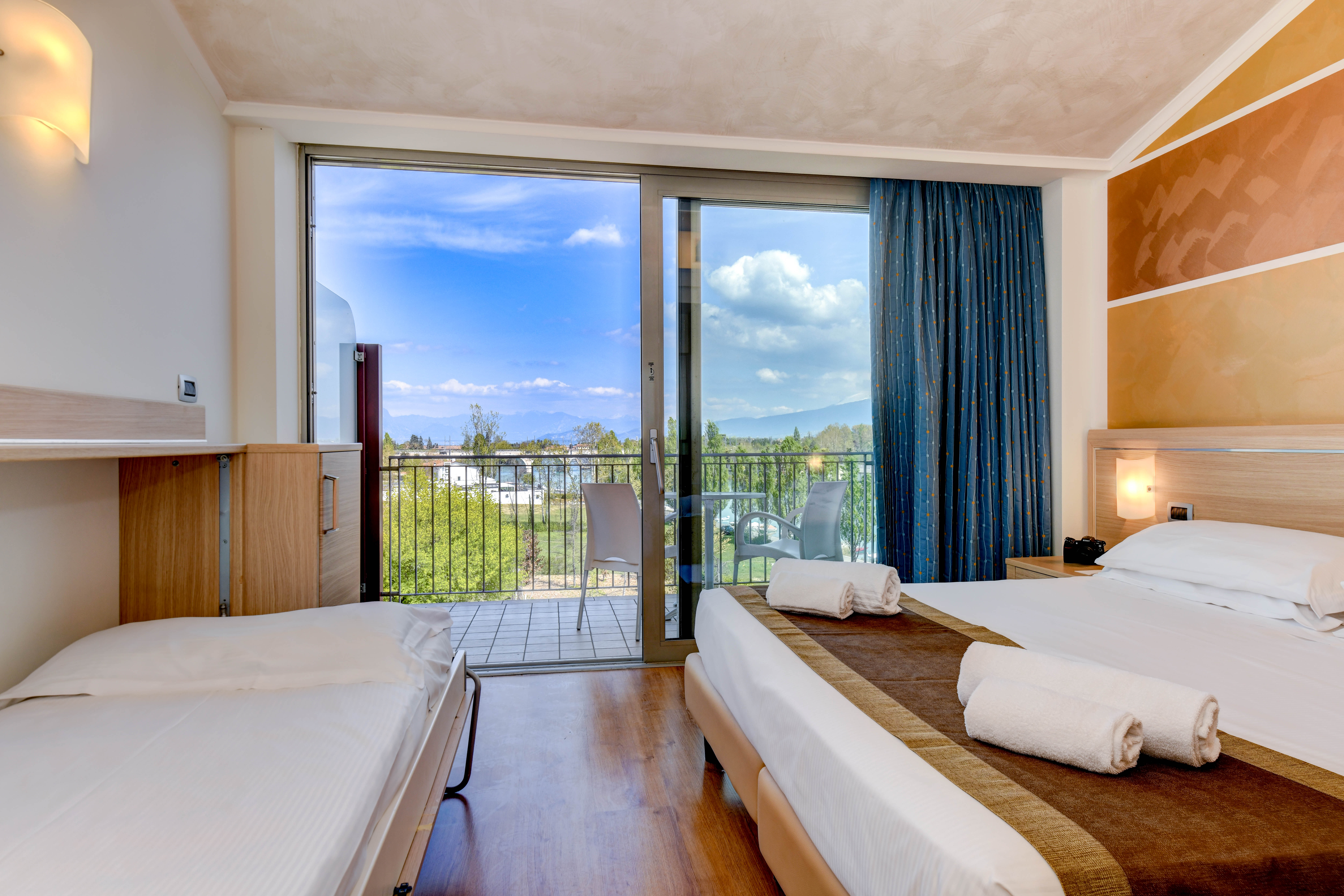 Room, Triple, River View