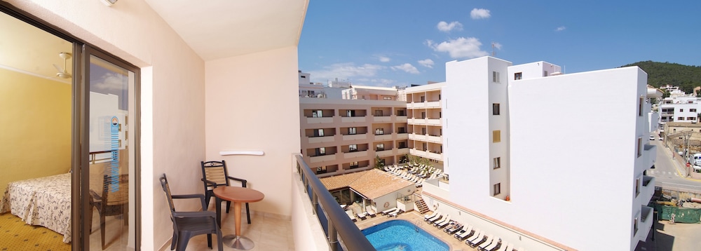 Invisa Hotel La Cala 12/99