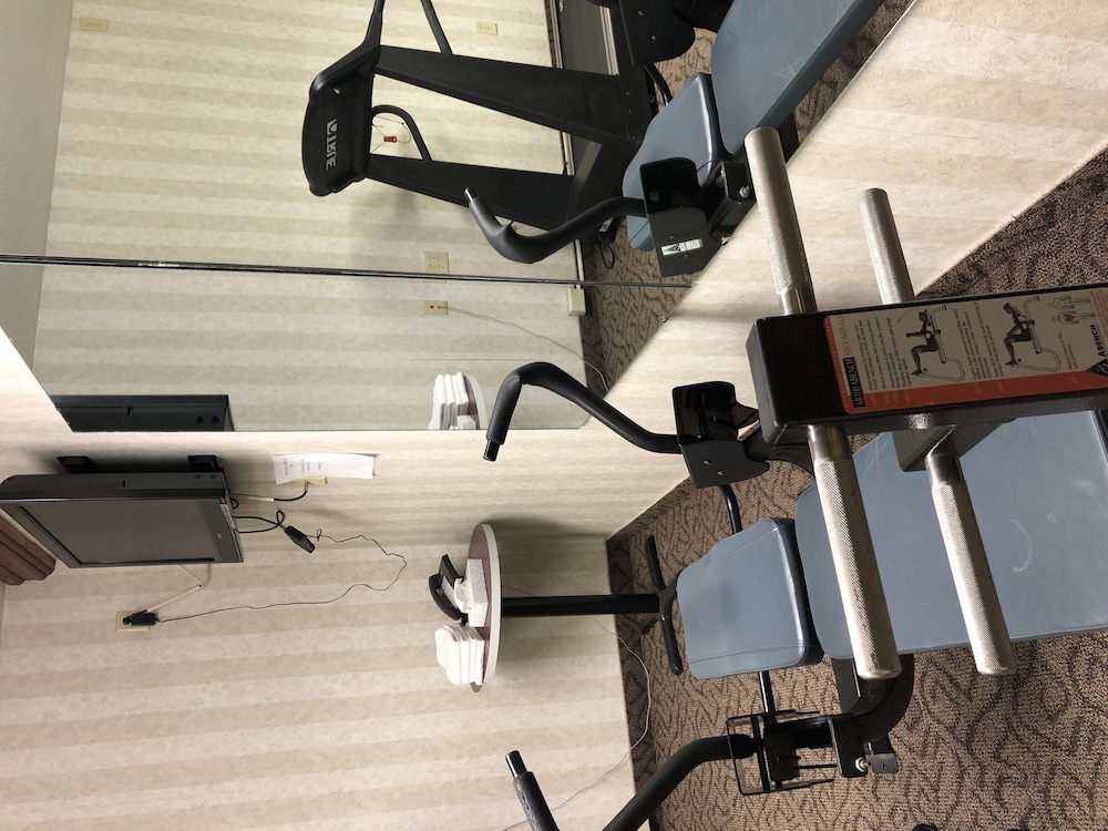 Ramada by Wyndham Saginaw Hotel and Suites 1/28