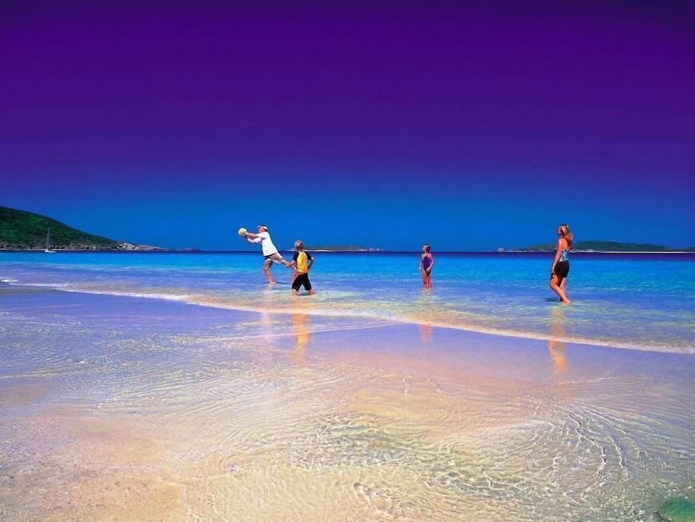 Emu Park Beach Resort 40/63