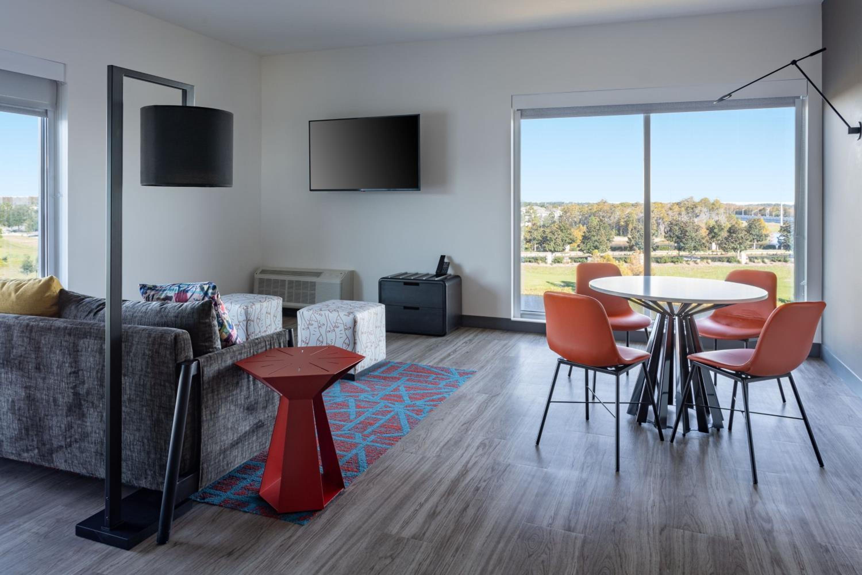 1 Bedroom, Suite, Queen Bed, Water View, Sofa