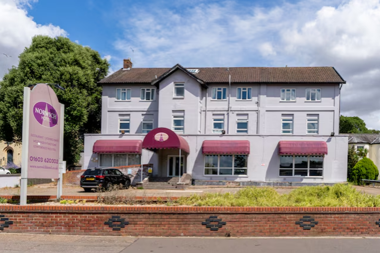 Norwich Central Hotel- Near Norwich Train Station and Carrow Road Stadium in NORWICH