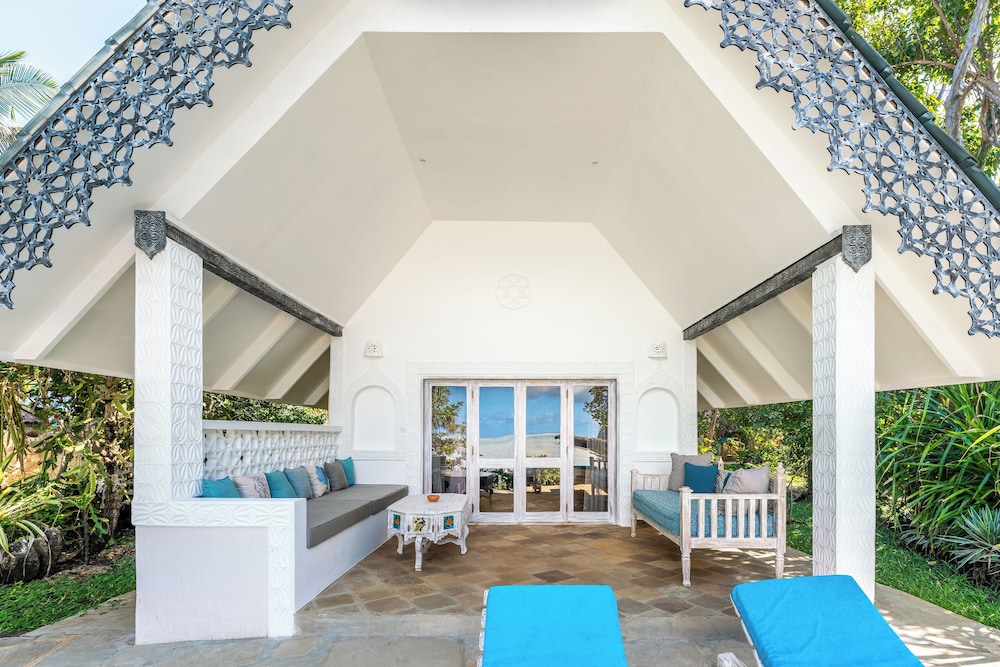 Chale Island Resort 6/70