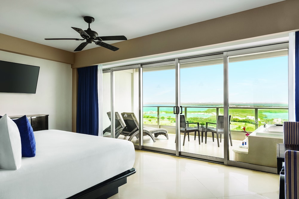 DELUXE, SUITE, KING BED