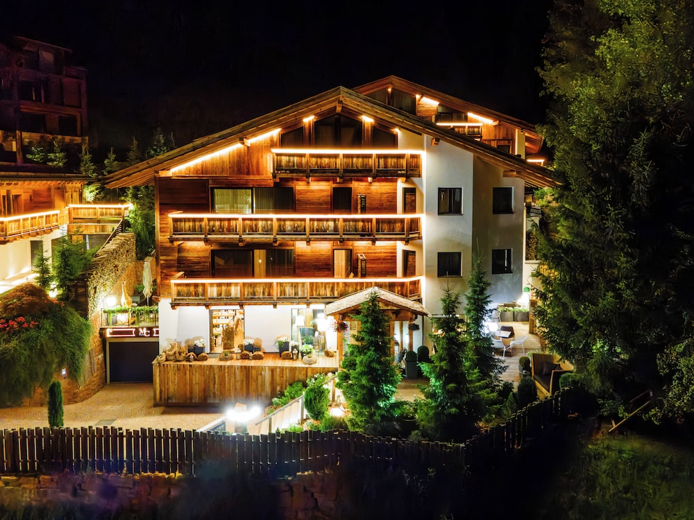 Hotel Montchalet 1/50