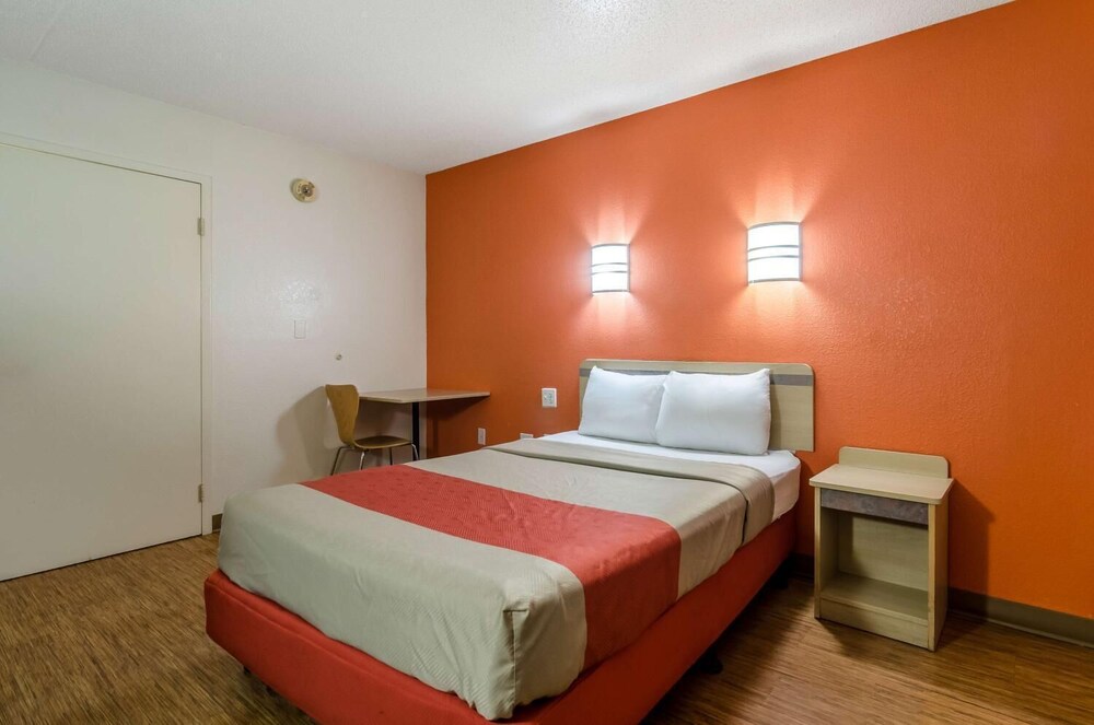 Motel6 Warren, MI - Detroit East 30/54