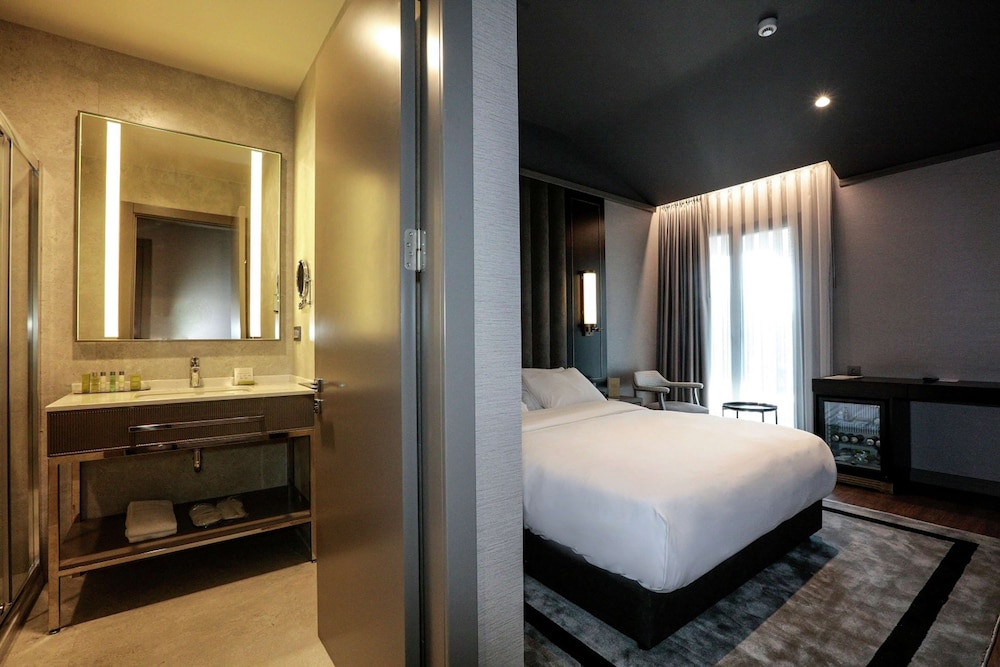DoubleTree by Hilton Izmir Airport 18/85