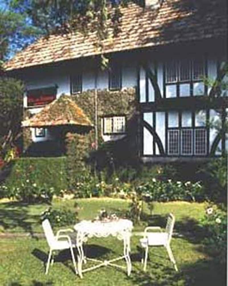 THE SMOKEHOUSE HOTEL 43/50