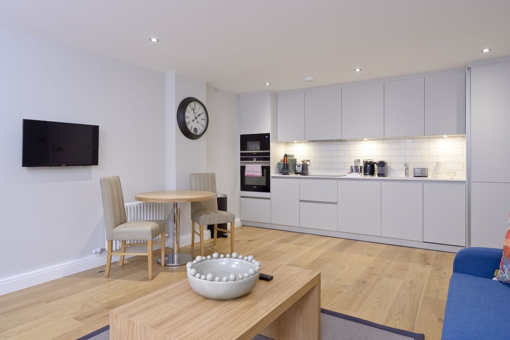Destiny Scotland New Town Apartments 10/15