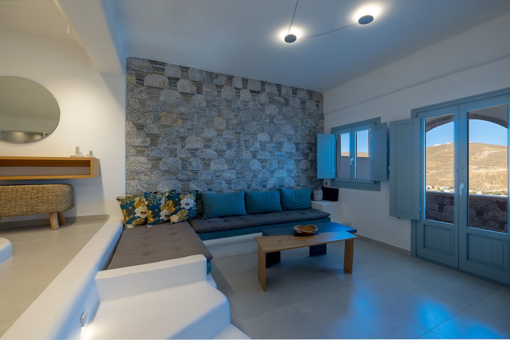 Infinity Blue Suites 38/50
