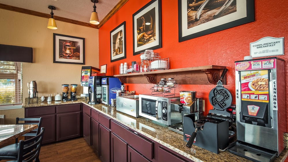 SureStay Hotel by Best Western Floresville 26/29