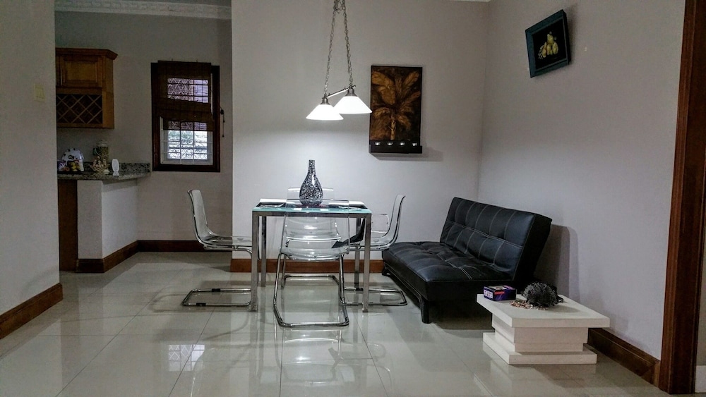 Modern London Decor Guest Apartments 24/50