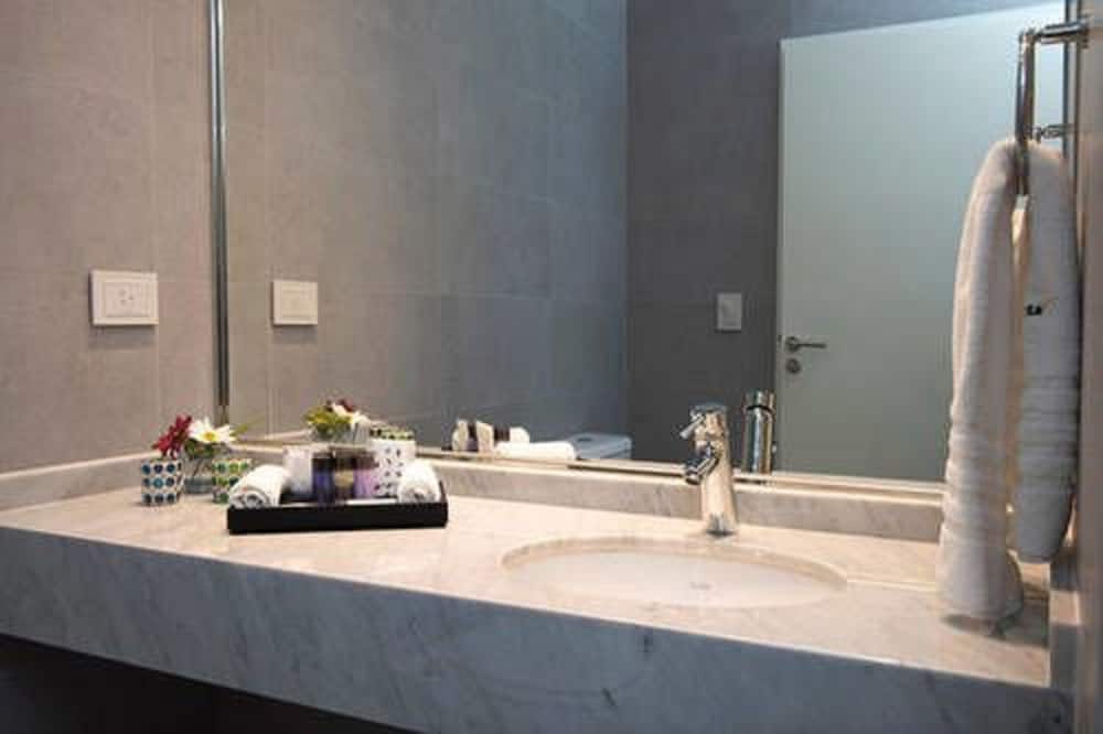 Arc Arenales Studios Suites 7/37