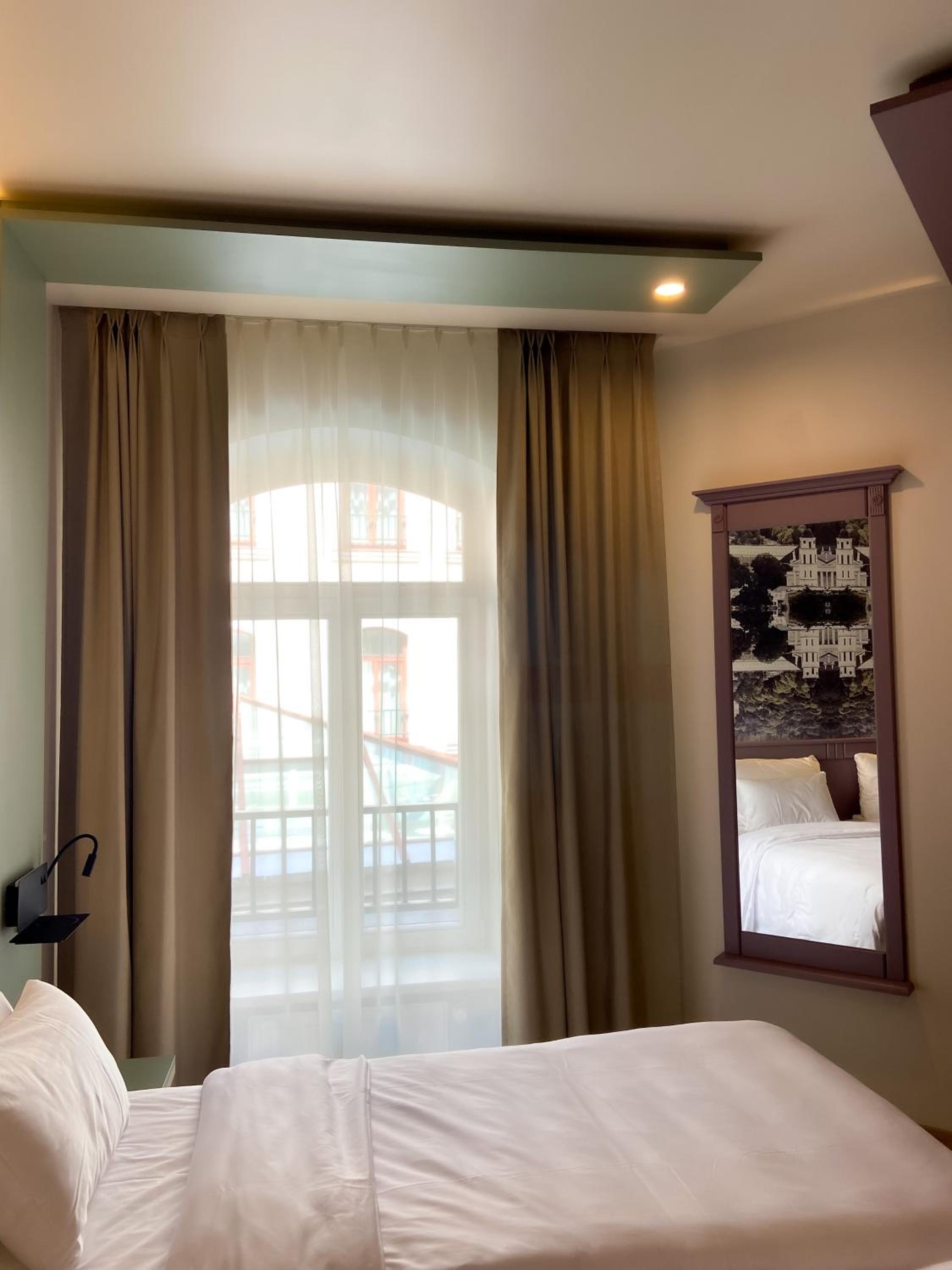 SUPERIOR, DOUBLE OR TWIN BED