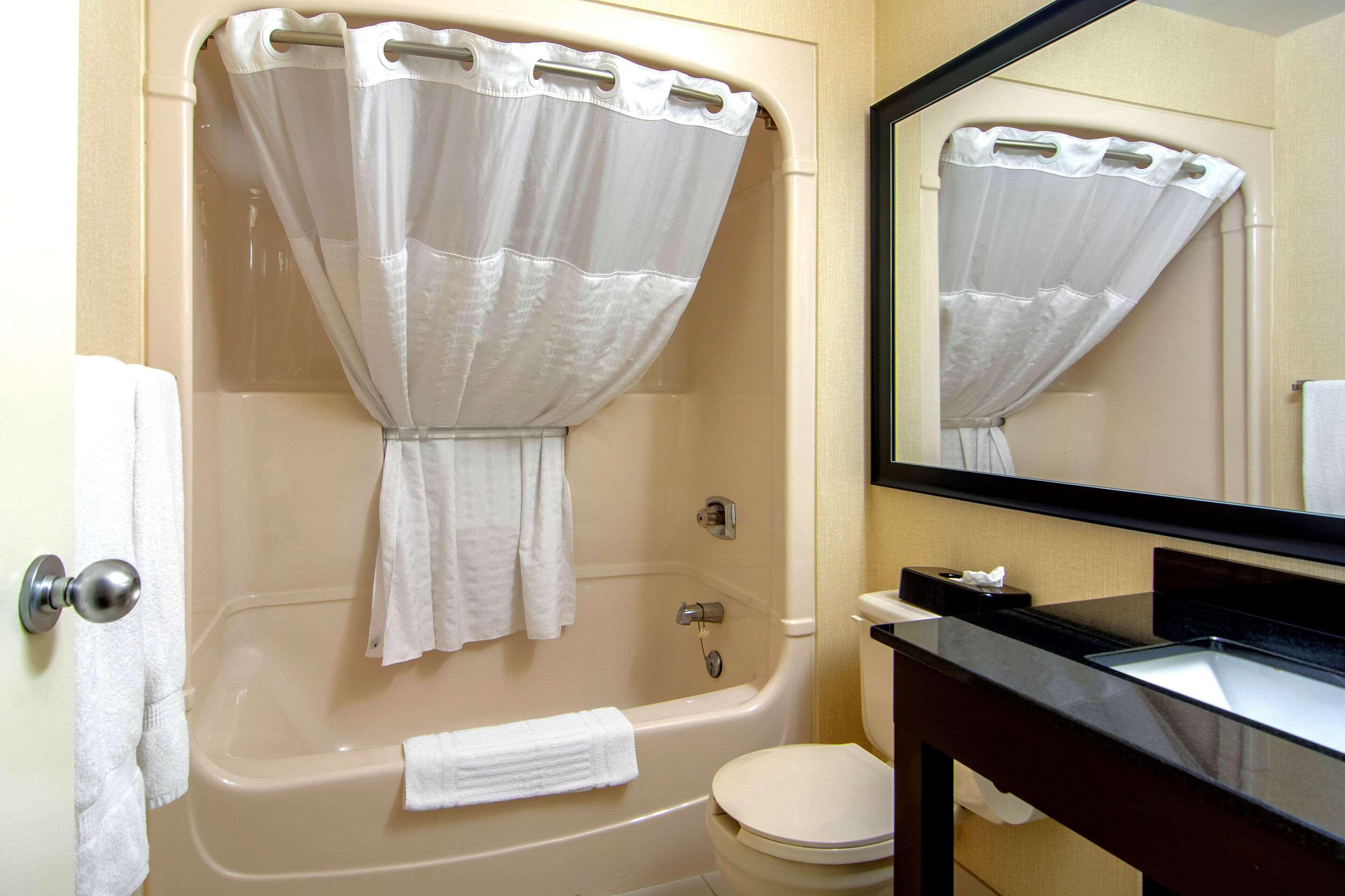 غرفة بسرير كوين، Comfort Inn Sault Ste Marie ON 6/6
