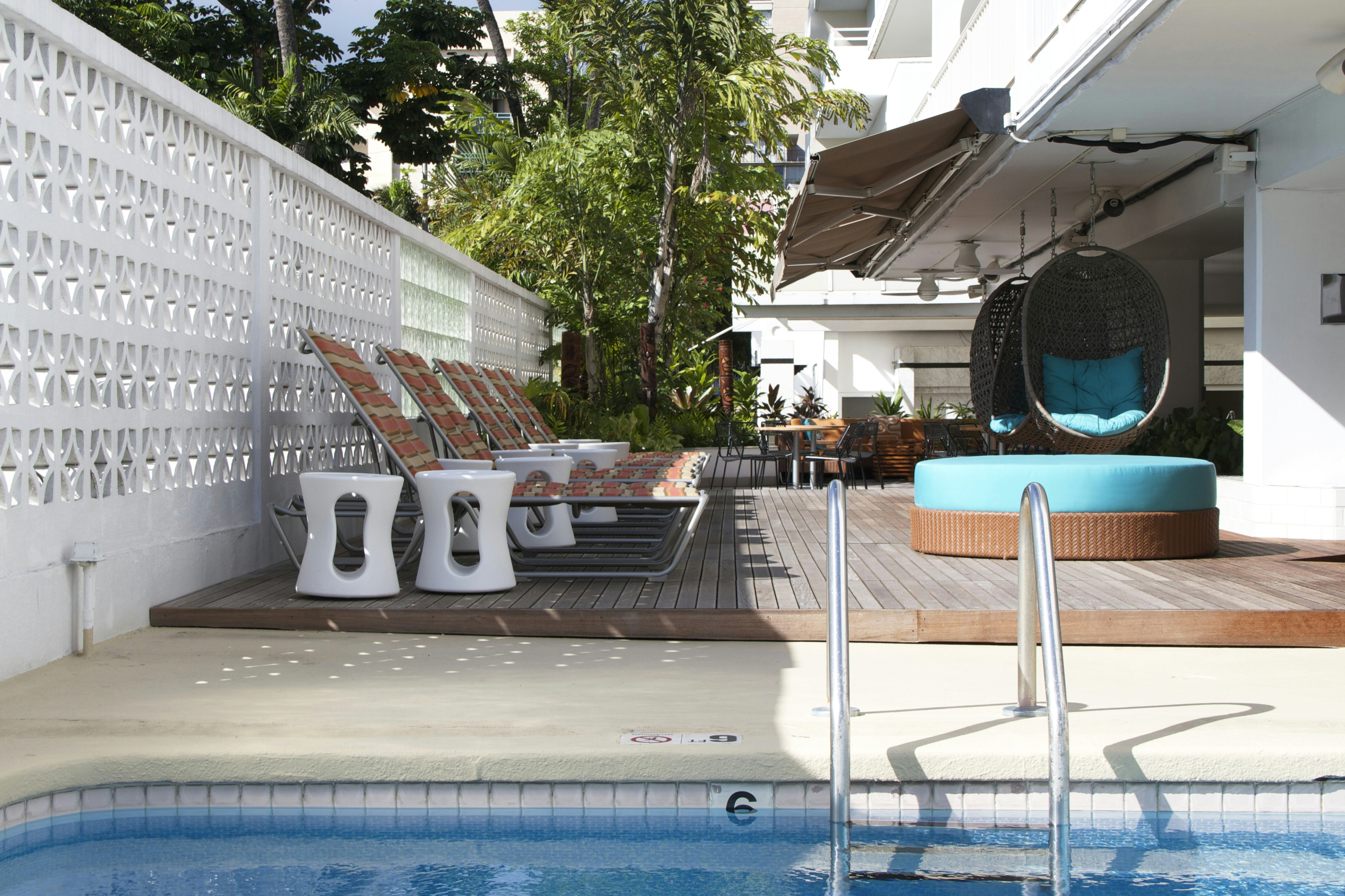 Oasis Hotel Waikiki 32/37