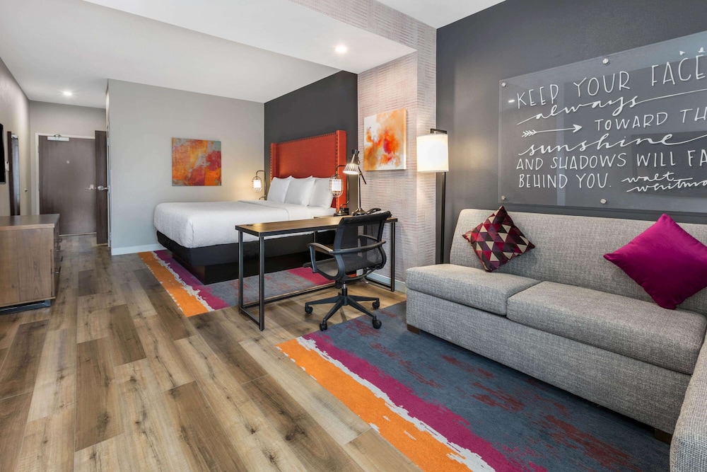 La Quinta Inn And Suites By Wyndham Lewisville 30/50