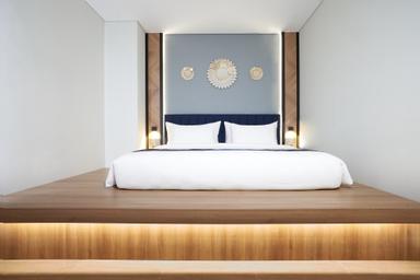 Smart, King Bed