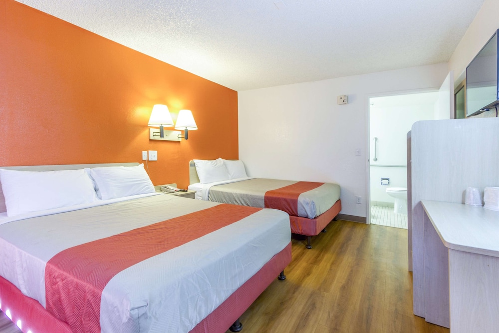 Motel6 Phoenix, AZ - Airport - 24th Street 23/39
