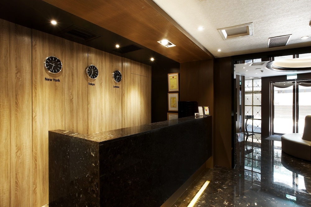 Grace Hotel 9/50