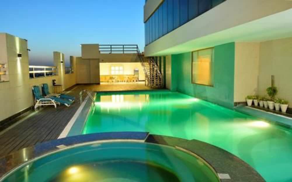 swimming pool spa
