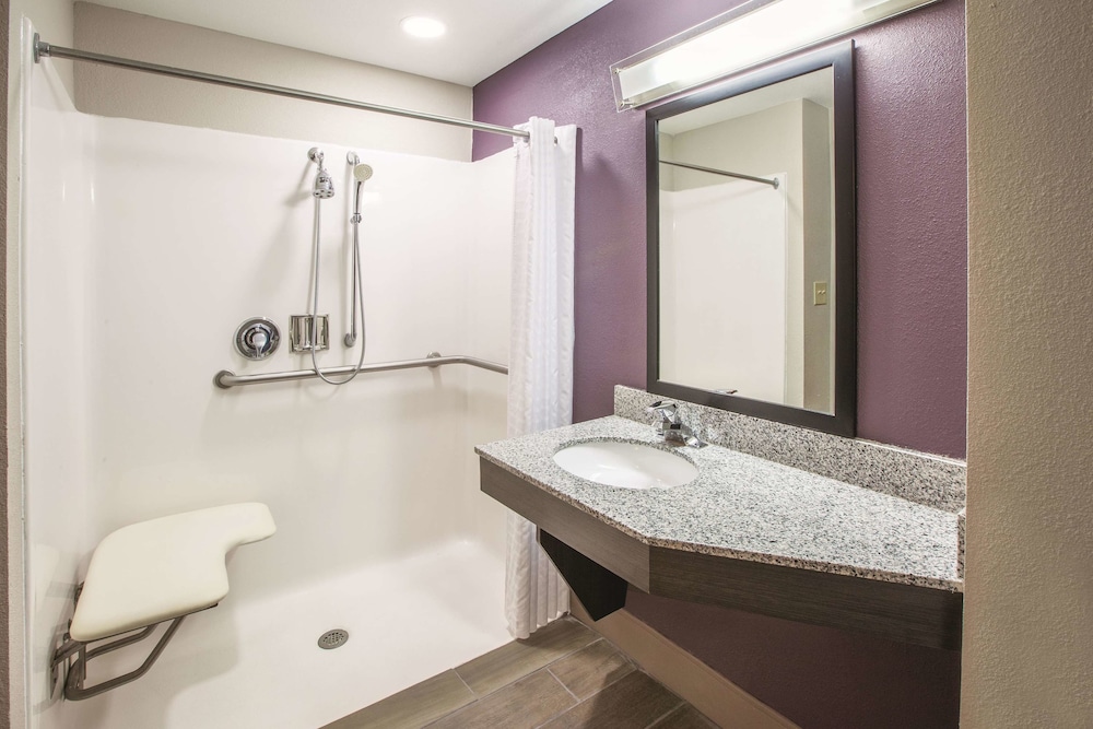 La Quinta Inn & Suites by Wyndham Mechanicsburg - Harrisburg 18/46