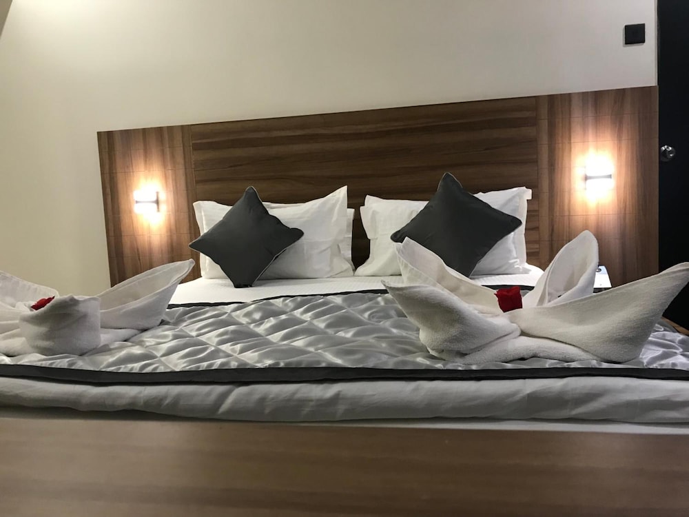 Kyriad Hotel Solapur by OTHPL 9/36