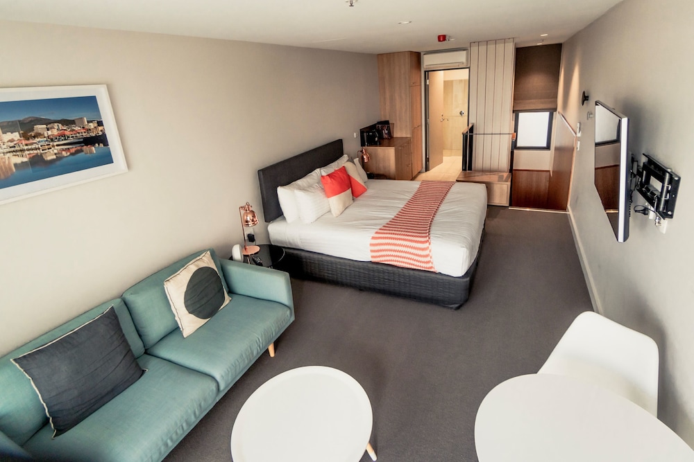 Customs House Hotel 19/72