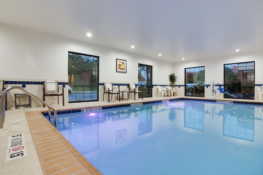 Holiday Inn Express & Suites I-95 Capitol Beltway-Largo 3/57