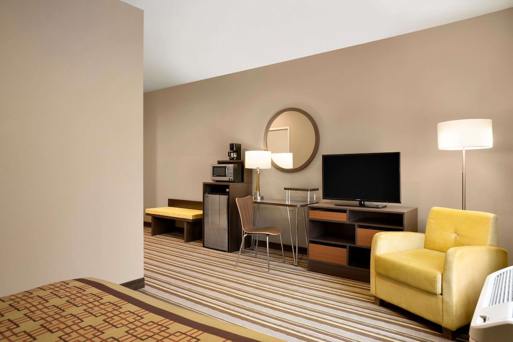 Super 8 by Wyndham Hershey Chocolate Avenue 10/23
