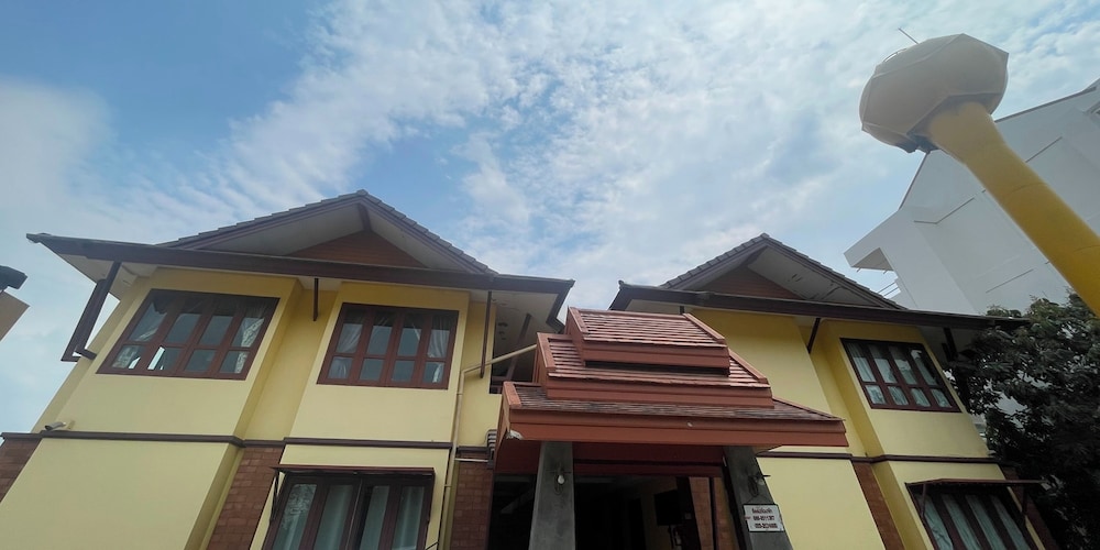 Yellow Tique Hotel 1/58