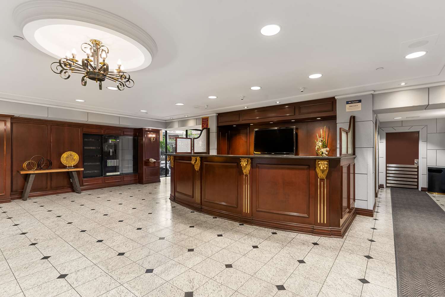 Best Western Ville Marie Montreal Hotel and Suites 6/45