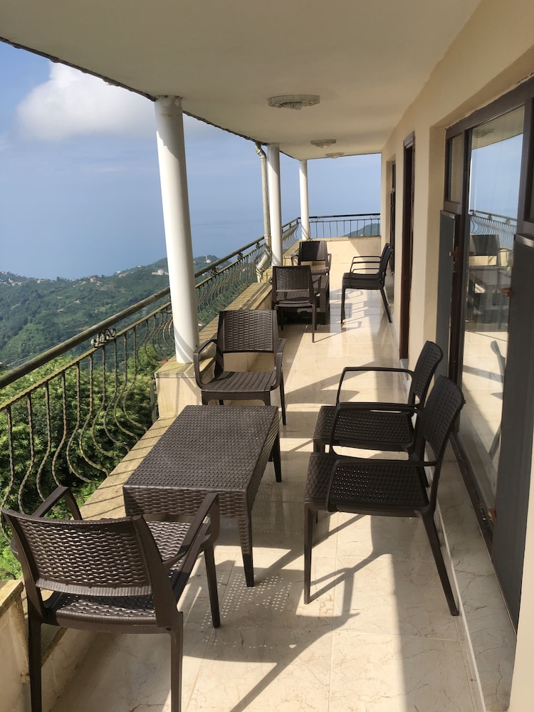 Zarha Mountain Resort 50/72