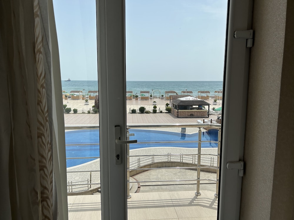 Aysberq Hotel 44/50