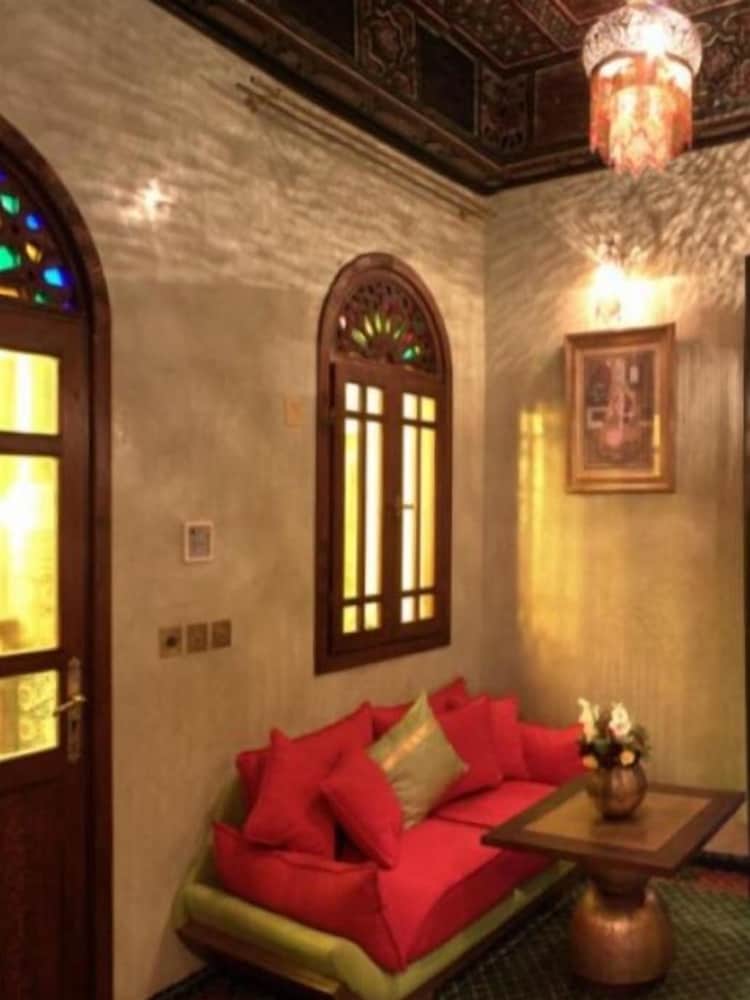 MUMTAZ MAHAL 29/37