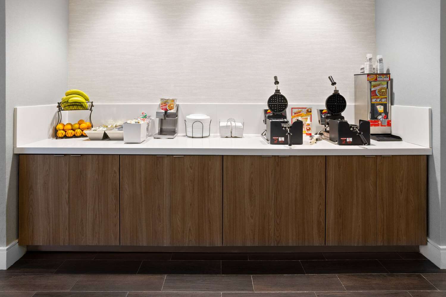 La Quinta Inn & Suites by Wyndham Atlanta Airport North 12/60