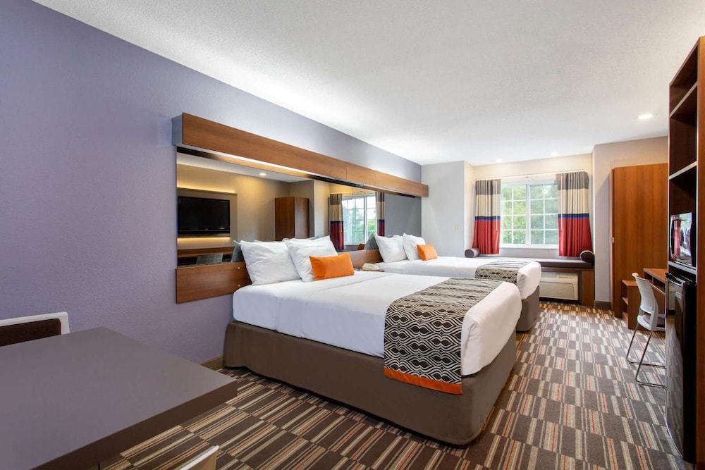 Microtel Inn & Suites by Wyndham Philadelphia Airport 5/16