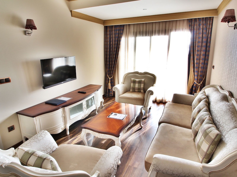 Azka Hotel 53/78