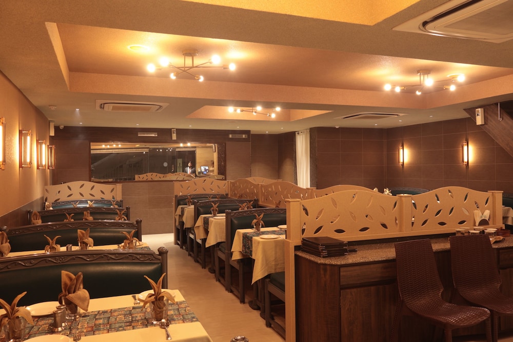 OYO Rooms Thaltej SG Highway 40/51