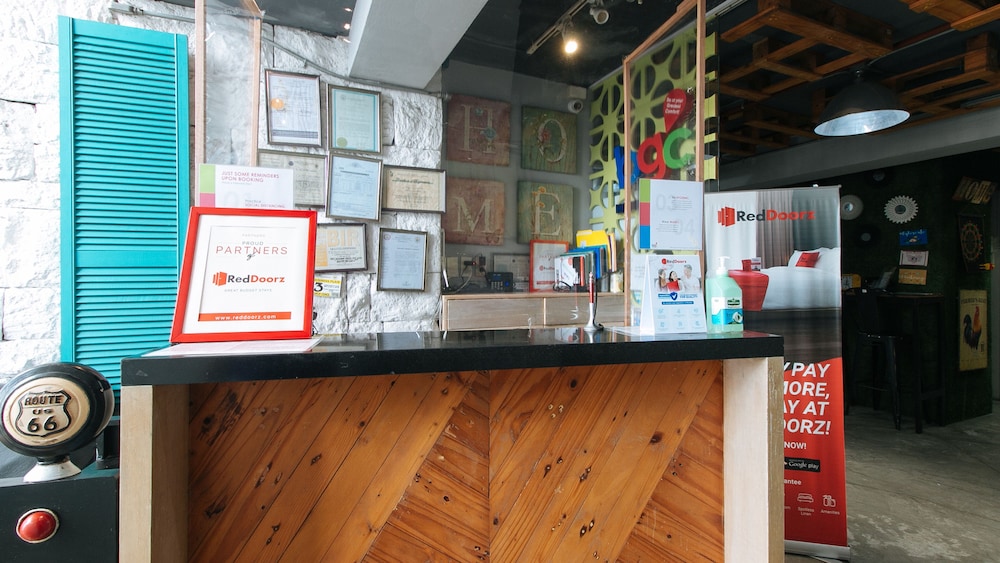 Reddoorz Plus Danlig Street Makati 21/28