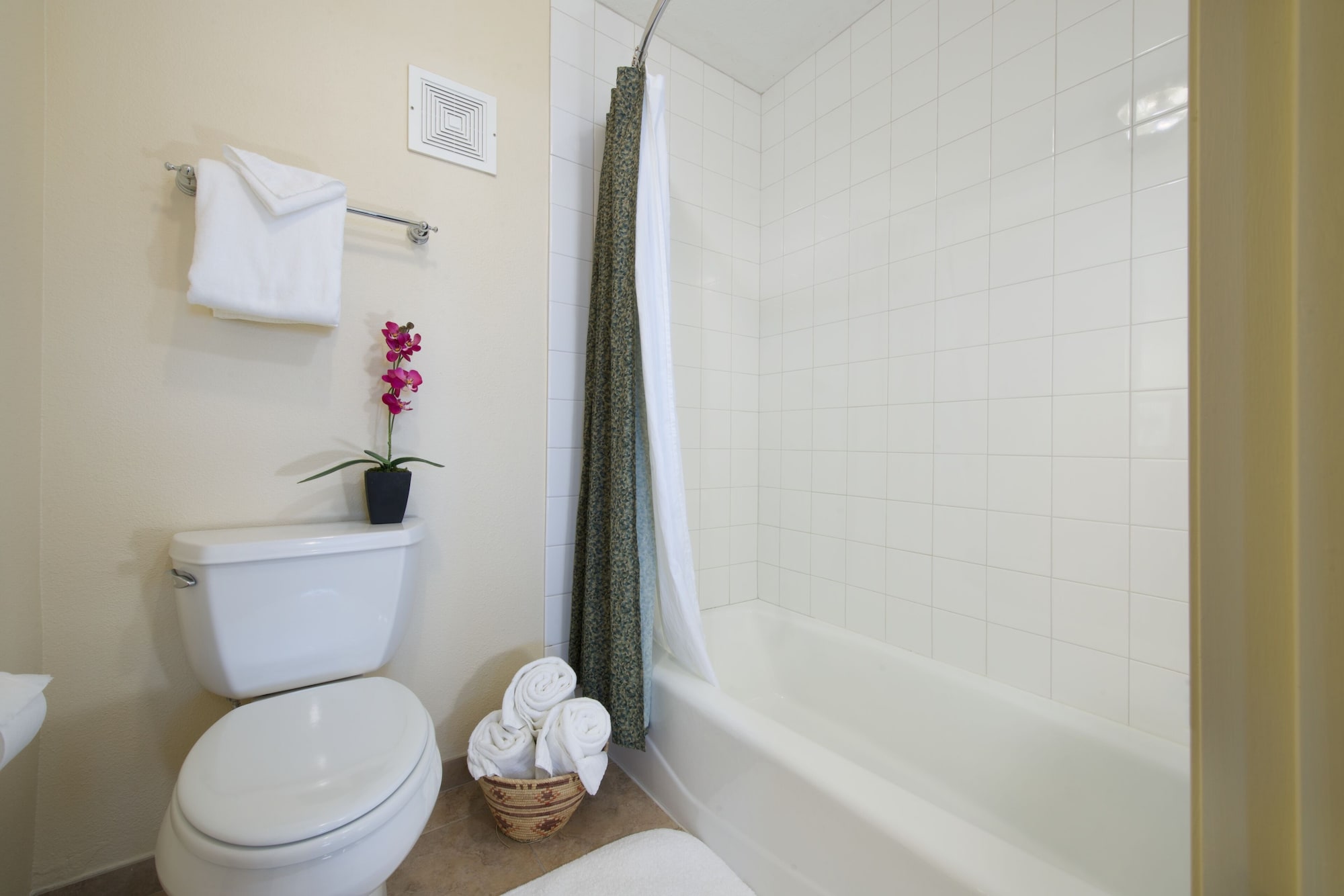 Studio, Queen Bed, Stair Access Only, Kitchen, Courtyard Area
