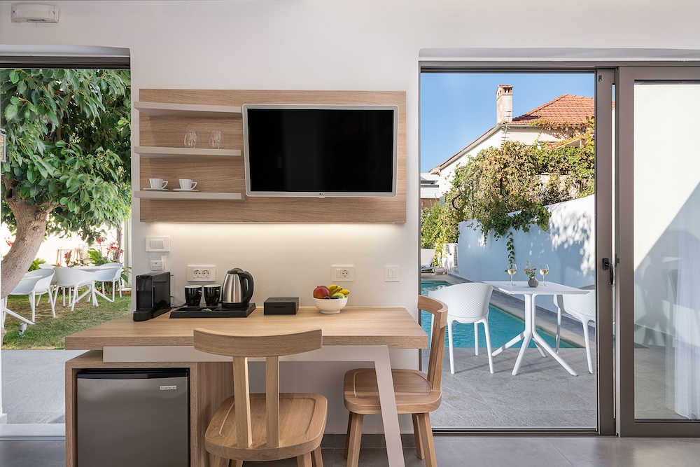 Epavli Boutique Hotel 49/65