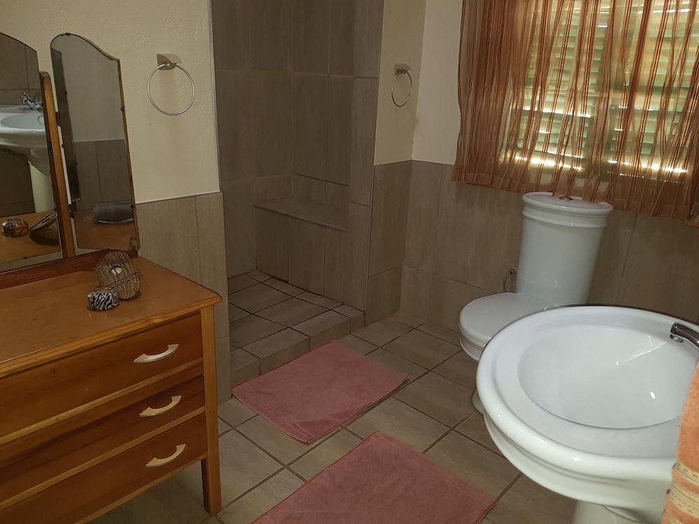 Steytlerville Villa Guest house 35/39